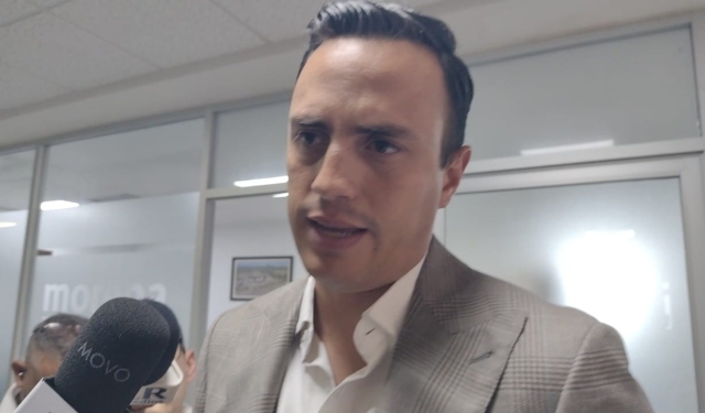 Pedrero Gonz&aacute;lez permanece en el Congreso tras retirar su licencia