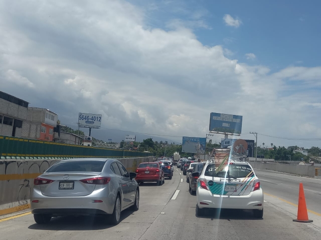 Carga vehicular en el paso exprés por trabajos de mantenimiento