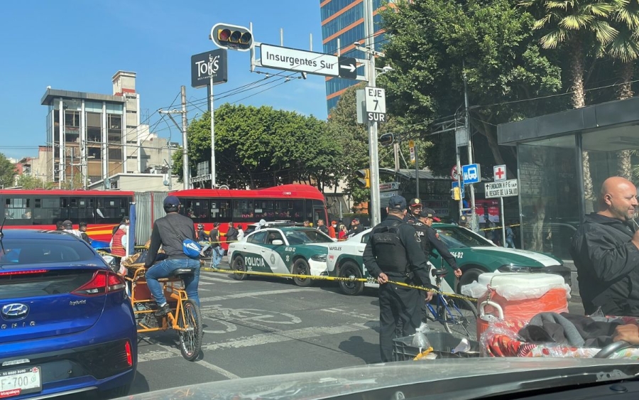 Intento de asalto en Insurgentes Sur termina con agresor abatido por policías