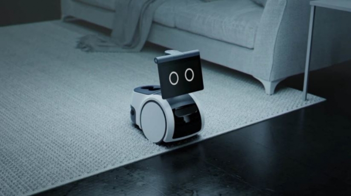 Amazon presenta a Astro, un pequeño robot con emociones para tu casa