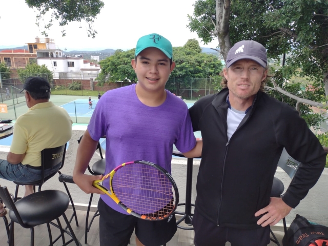 Cristopher Lectcher (derecha) se medirá en la antesala de la gran final a Diego García.