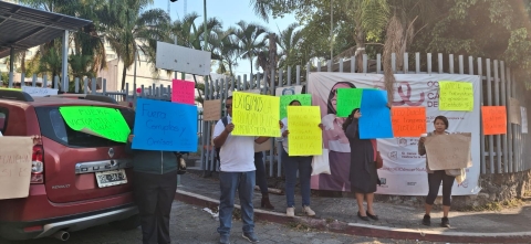Protestan trabajadores en hospital Parres; demandan reconocimiento de sindicato