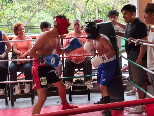 Los boxeadores regalaron grandes combates a la afici&oacute;n.