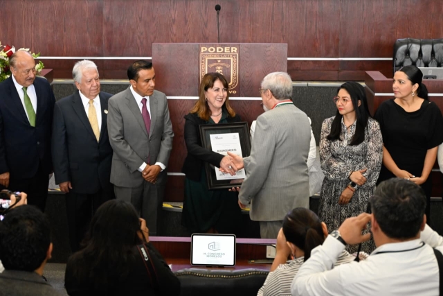 Atestigua Margarita Gonz&aacute;lez Saravia sesi&oacute;n solemne en conmemoraci&oacute;n del 157 aniversario de la creaci&oacute;n del estado de Morelos