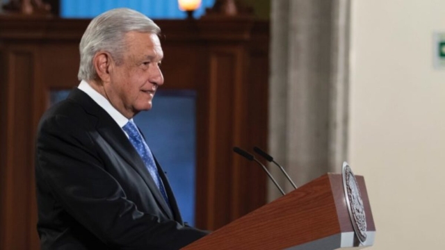 AMLO va también por reducción de plurinominales con reforma electoral