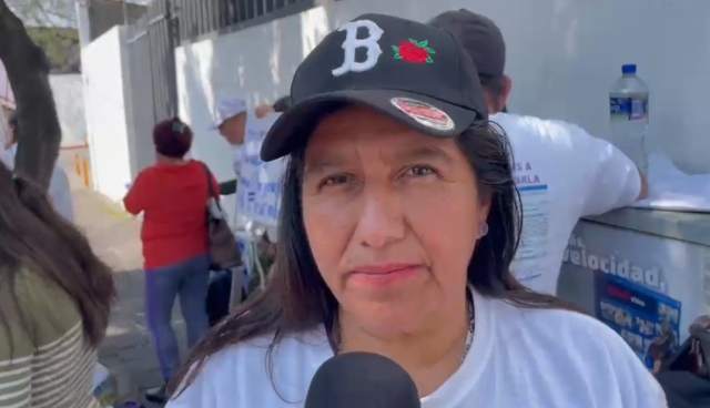 Exigen justicia familiares de Berenice Ocampo, desaparecida en 2024; se manifiestan en avenida Zapata, frente a FIDAI