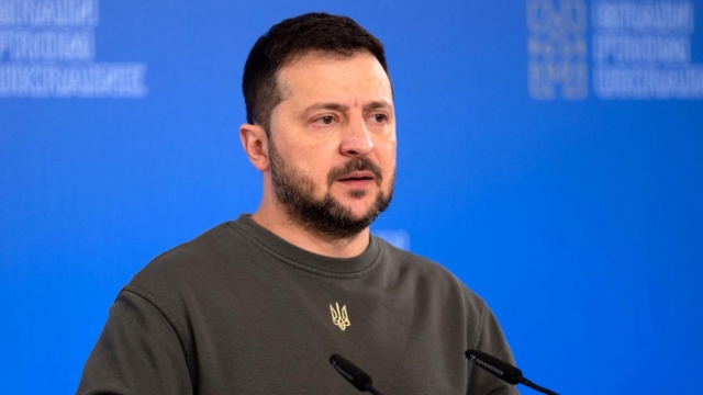 Zelenski pide a ucranianos en el extranjero a contribuir a la defensa del país