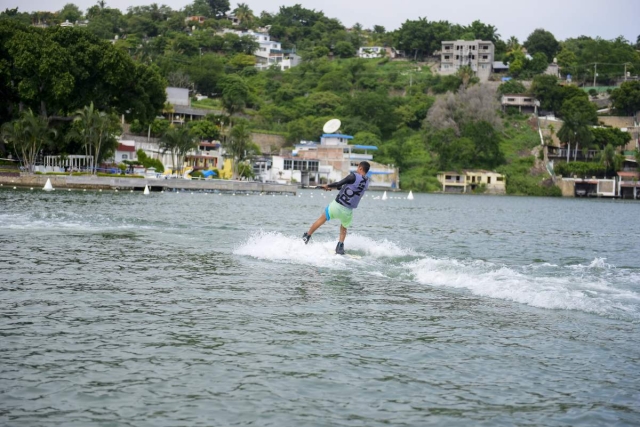 El capit&aacute;n recomend&oacute; mantener las medidas de seguridad en el lago para prevenir accidentes.