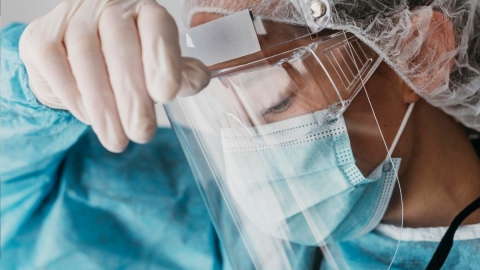 Detectan nueva variante de Covid-19 con dolor de garganta intenso