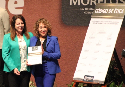 Encabeza gobernadora firma del Código de Ética de las personas servidoras públicas del estado de Morelos