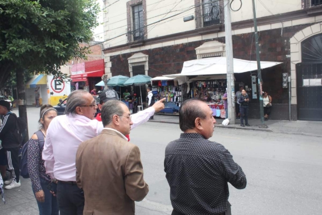 Autoridades municipales iniciaron recorridos para verificar la situación de los comerciantes instalados en la vía pública. 