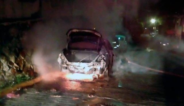 Incendian vehículos en Temixco y Cuautla
