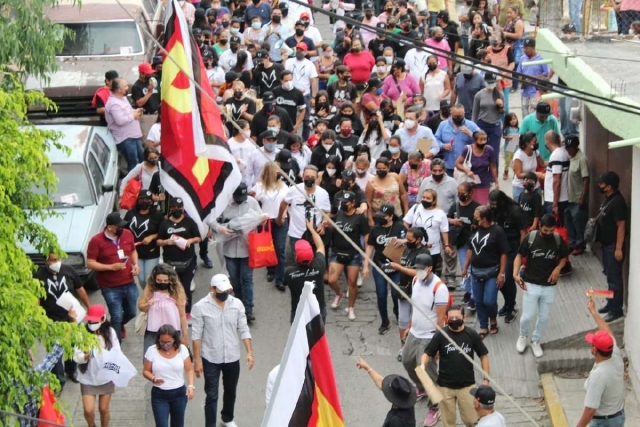 Familias de la Ruiz Cortinez dan espaldarazo a Toño Villalobos