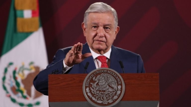 Se debe demostrar si Calderón era beneficiario de los negocios de García Luna: AMLO