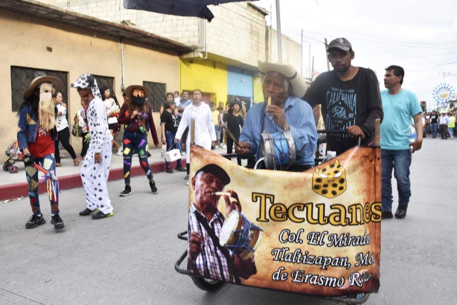Erasmo en la festividad en Zacatepec.