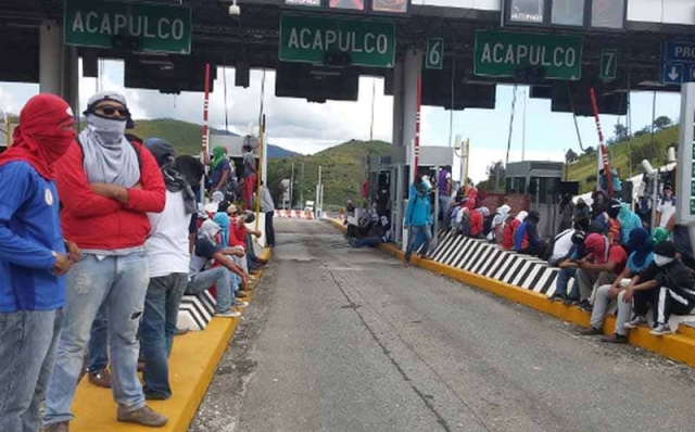 Aprueban prisión y multas a quien tome casetas.