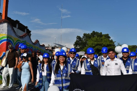 Con un desfile de egresados y estudiantes en activo, se festejaron ayer los 50 años de la carrera de Ingeniería Civil del ITZ.