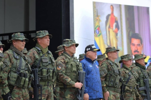 Venezuela despliega 15 mil militares en frontera con Colombia