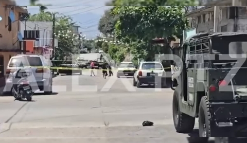 Causan daños en portón de una escuela
