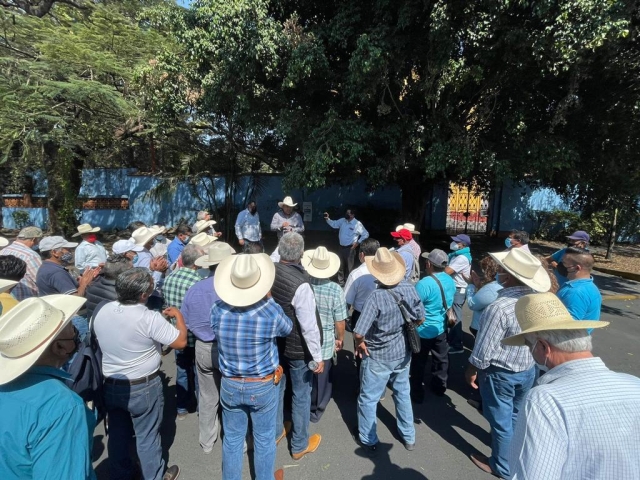 Amagan con paralizar la zafra en Casasano por falta de diálogo