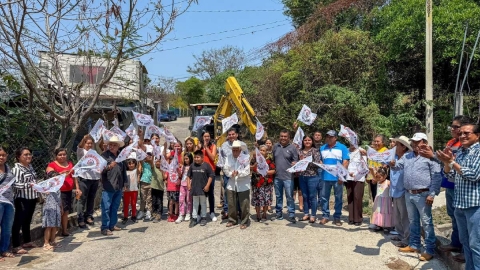 El inicio de la obra contó con la presencia de decenas de vecinos de la zona.