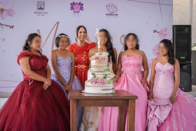 DIF Morelos celebra a quinceañeras de los centros de atención social
