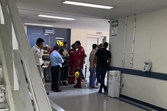 Cae elevador del IMSS y deja 8 personas atrapadas en Jalisco