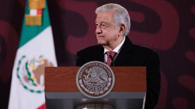 AMLO pide discutir reducción de jornada laboral con empresarios