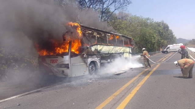 El fuego destruyó totalmente la unidad.