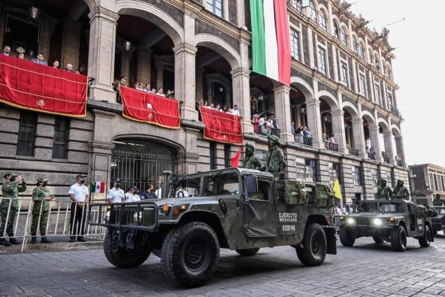 Desfile cívico militar en Cuernavaca