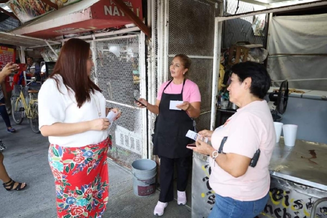 Las autoridades repartieron folletos informativos para hacer uso de la unidad itinerante, que estará en Zacatepec diez días. Se invita a las mujeres a perder el miedo y acudir.