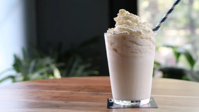 Sencillo, dulce y refrescante: Frappe de vainilla en minutos