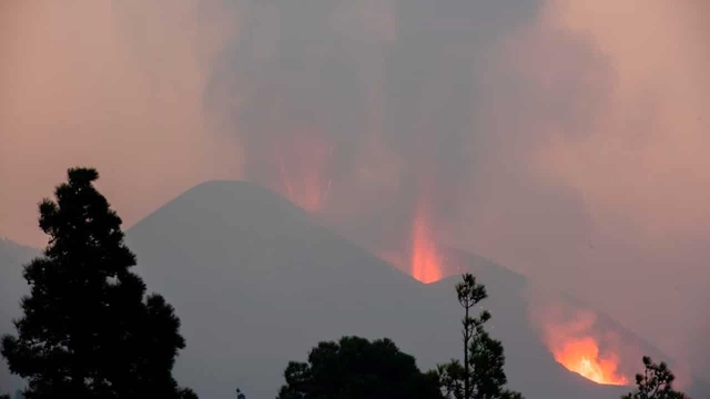 Cierra Aeropuerto de La Palma por cumulo de ceniza.