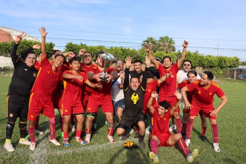 La escuadra de Fazziles levantó la copa que los acredita como monarcas del Torneo Sabatino de Futbol 7 Lalo Intlaque.