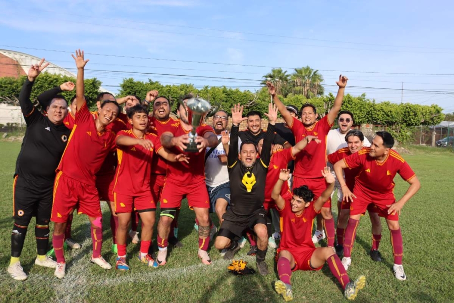 La escuadra de Fazziles levantó la copa que los acredita como monarcas del Torneo Sabatino de Futbol 7 Lalo Intlaque.