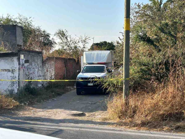 La víctima fue encontrada en una calle sin pavimentar.