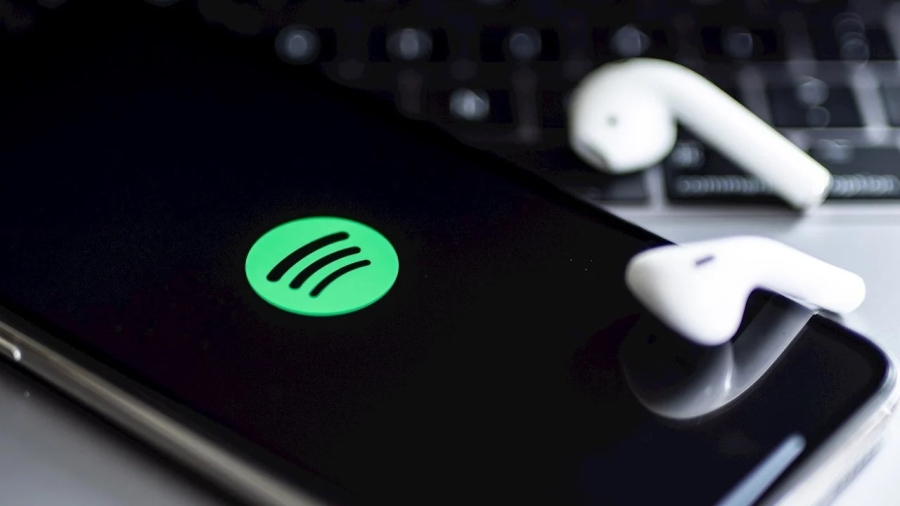 Ciberdelincuentes usan Spotify para distribuir malware en podcasts y listas