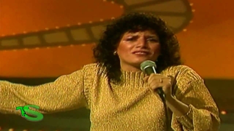 Denisse de Kalafe revela que escribió &#039;Señora, Señora&#039;, su icónica canción del Día de las Madres, en una bolsa de papel