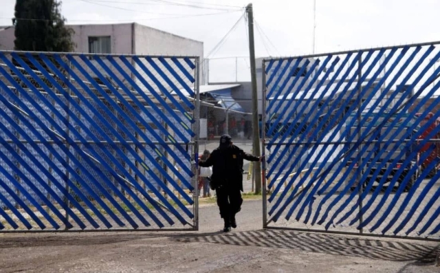 Capturan a dos mujeres por introducir bebé fallecido al penal de Puebla