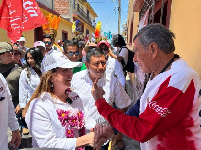  Margarita González recibió el apoyo de los atlatlahuquenses.