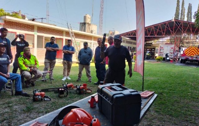 Capacitan a PC y Bomberos de Cuautla en manejo de motosierras