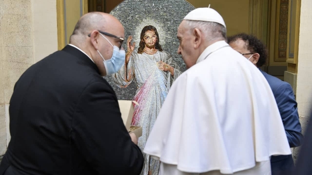 El papa rechaza renuncia de cardenal Marx.