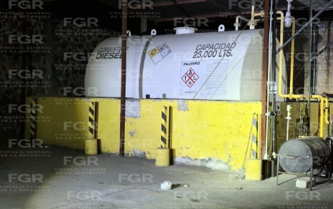 El tanque y todos los objetos encontrados quedaron a cargo de las autoridades.