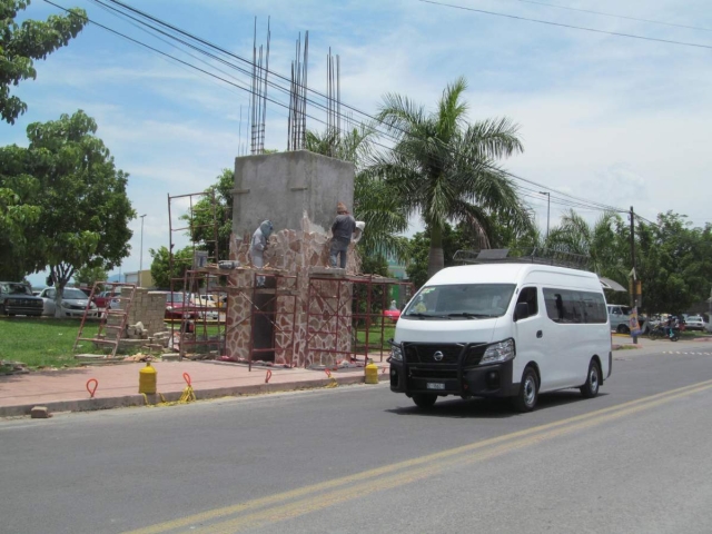 La base del arco reduce en más de la mitad de la banqueta, en los límites entre Jojutla y Tlaquiltenango, pero el funcionario aseguró que no habrá problema.