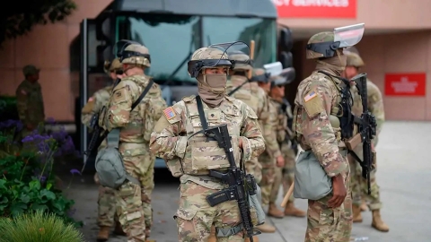 Despliegan a 700 marines en Los Ángeles tras protestas por redadas migrantes