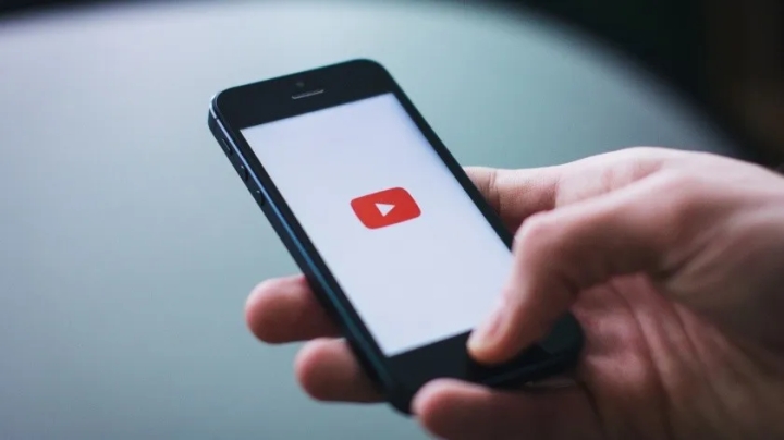 YouTube te obligaría a ver 5 anuncios antes de los videos