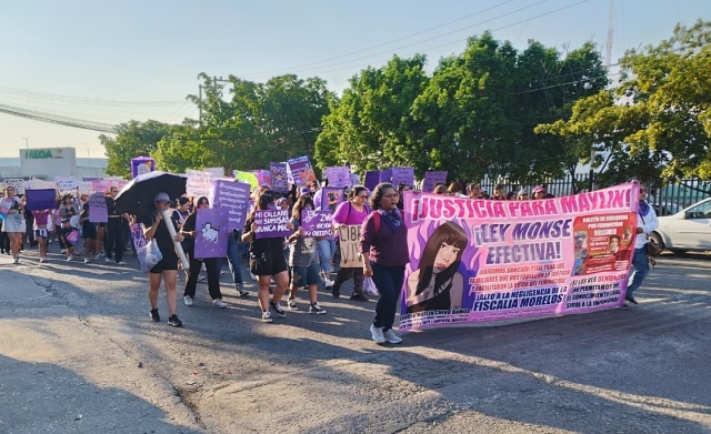 Marchan en Jojutla en el 8M