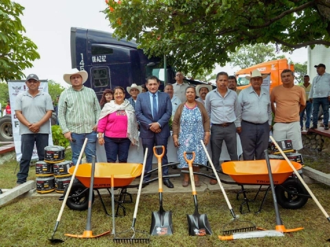 Impulsan al campo cuautlense con entrega de paquetes tecnológicos