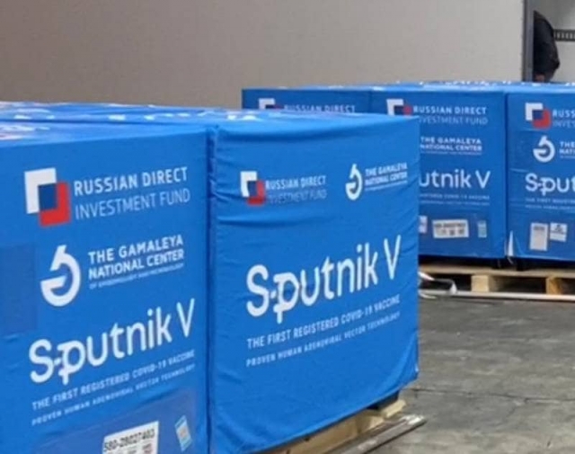 Llega a México sustancia activa para envasar vacuna &quot;Sputnik V&quot;.