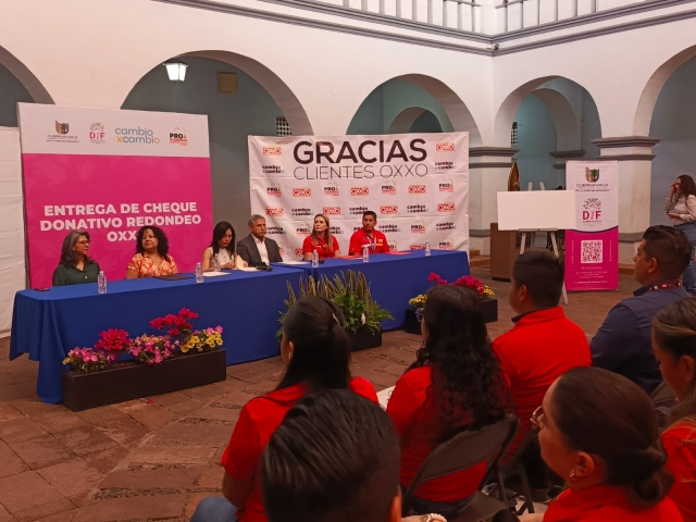 Reciben ayuntamiento y DIF Cuernavaca donativo de programa de redondeo para fortalecer unidad de terapia